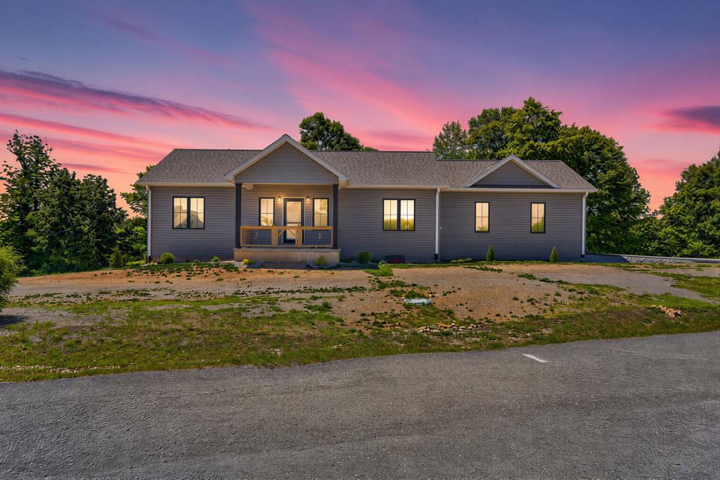 944 Lakepointe Dr — photo