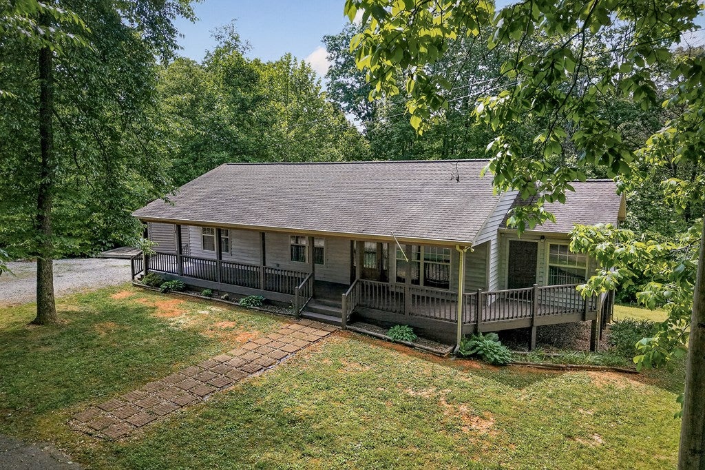 506 Deer Ridge Rd, Byrdstown, TN 38549 — photo 2