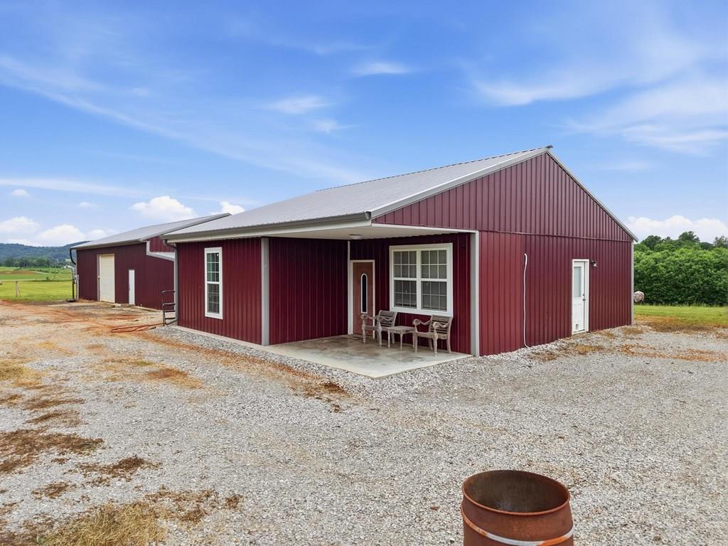 1050 Franks Ferry Rd — photo