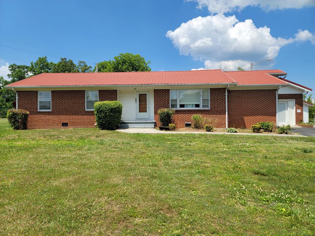807 Red Rd. — photo