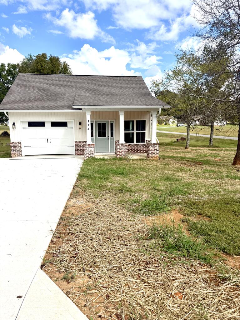 114 Honeysuckle Ln — photo