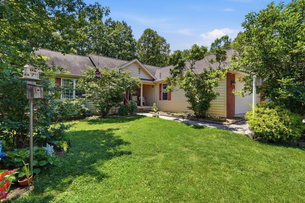 624 Lakeview Dr — photo