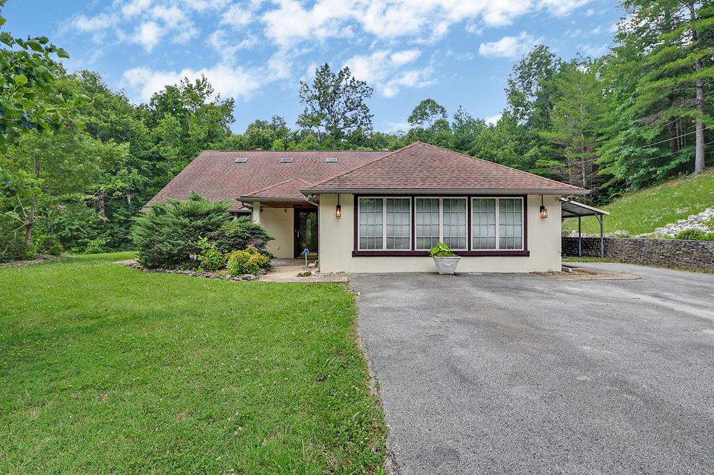 395 Ashley Ln. — photo