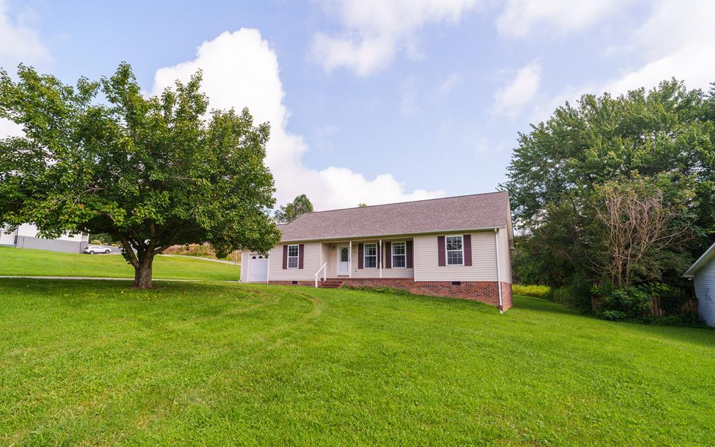 1051 Johnnie Bud Lane — photo