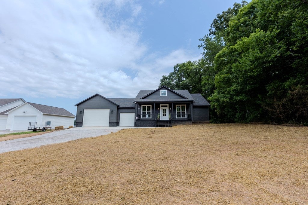 1236 Lowery Rd, Walling, TN 38587 — photo 2