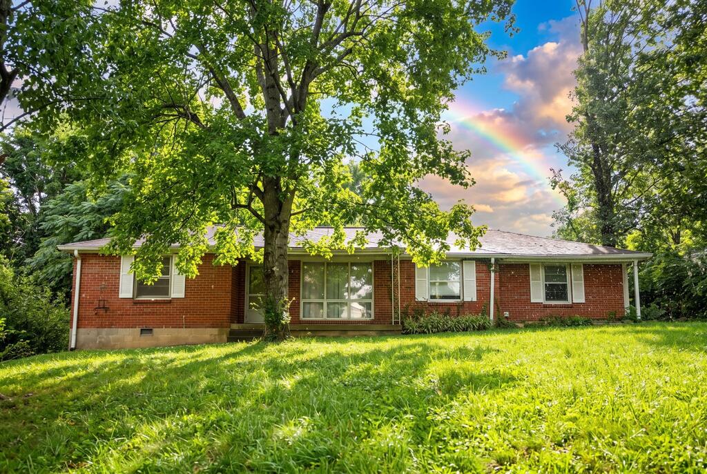 141 Hillcrest Dr — photo
