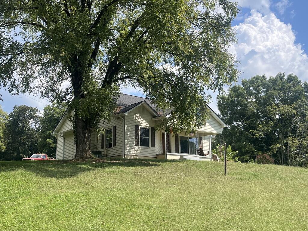 8 Oak Ln — photo