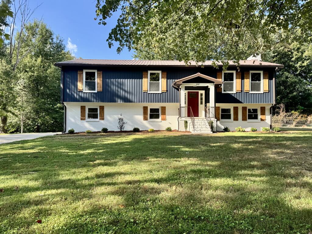 2107 Williamsburg Circle — photo