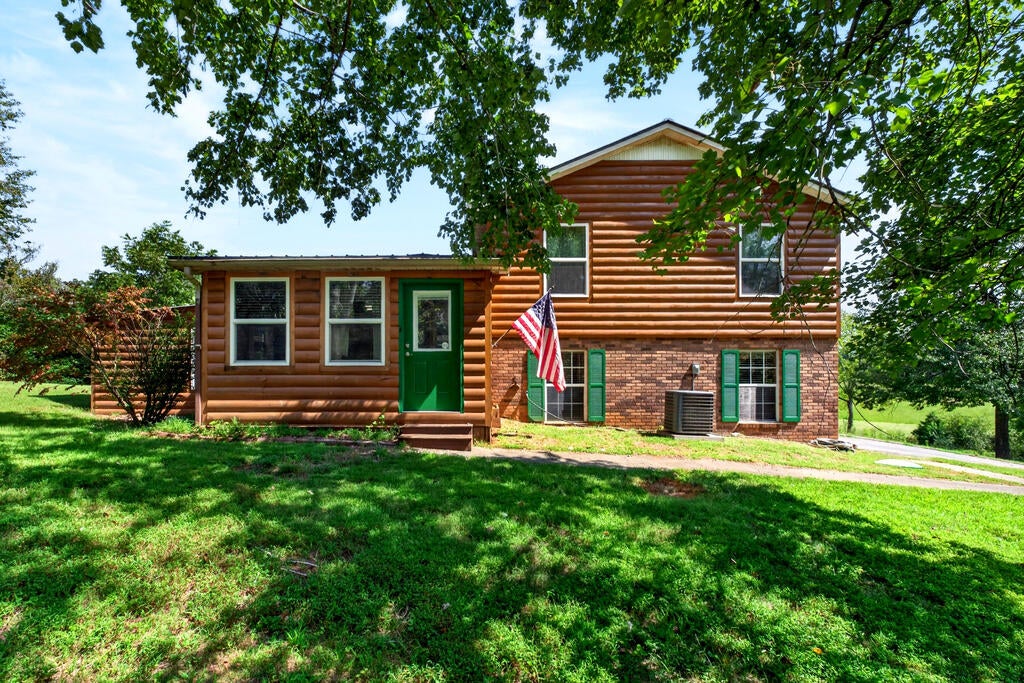 990 Oak Hill Dr. — photo