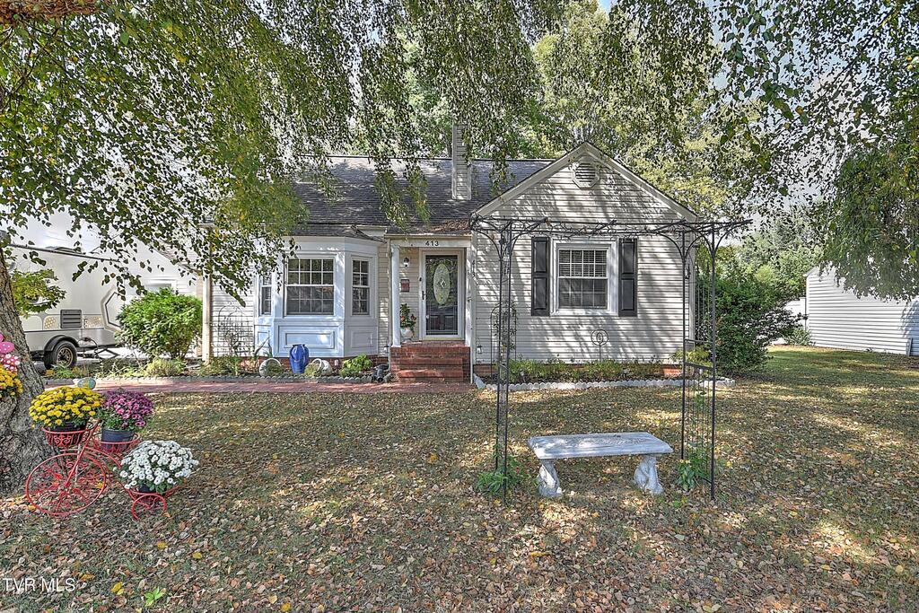 413 W D St — photo