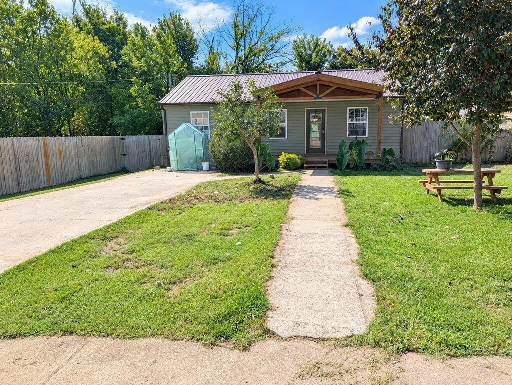 826 Oakland Park Drive — photo