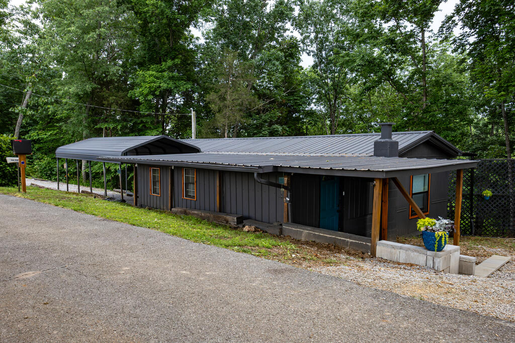 655 Mary Gardner — photo