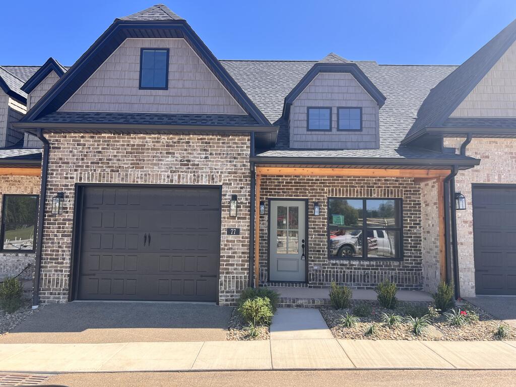 77 Waylon Way — photo