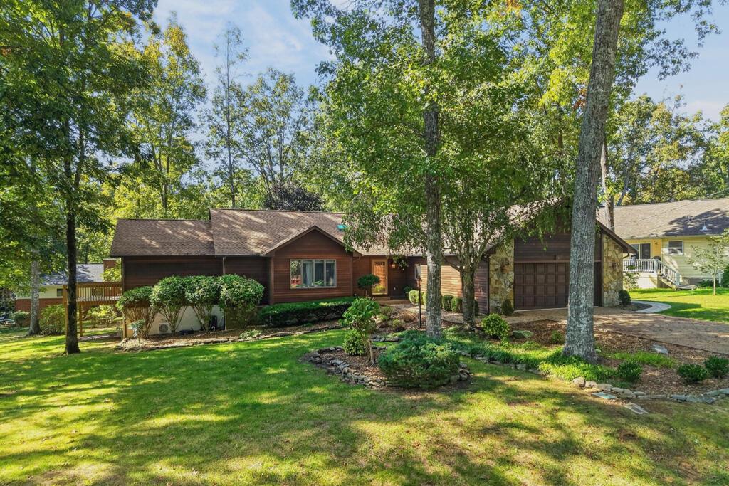 22 Lakeside Cir — photo