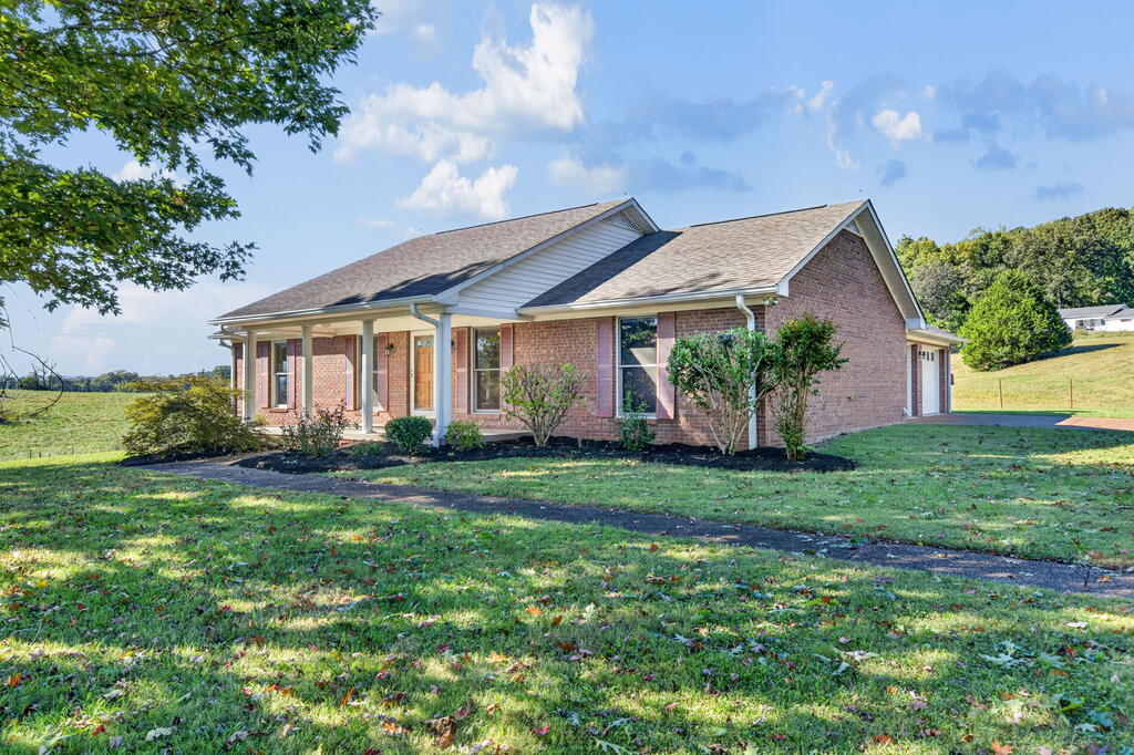 1776 Country Club Rd — photo
