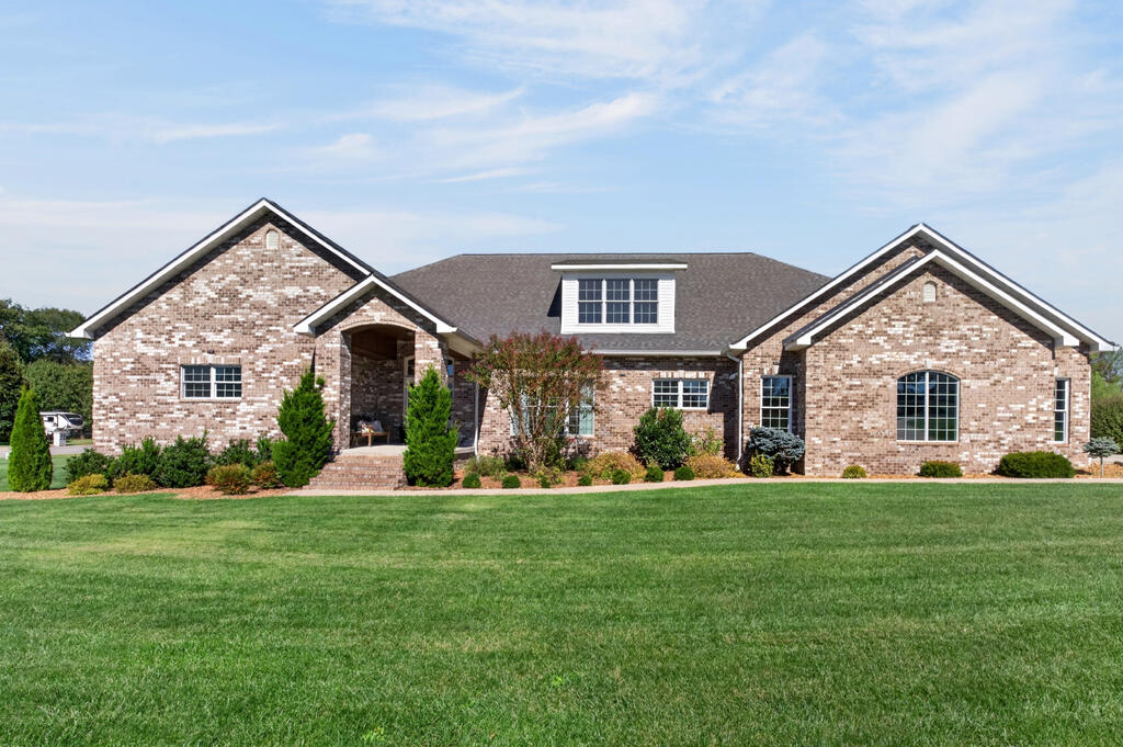 950 Stonebridge Circle — photo