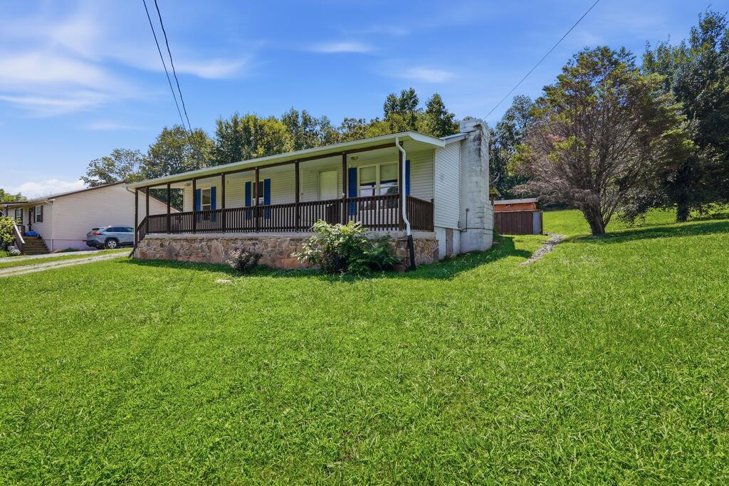 280 Middle Drive — photo