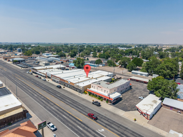 252 W Main St — photo