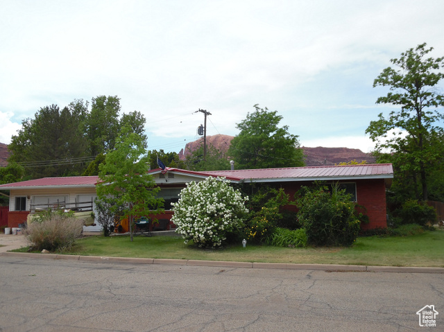477 W Grand Cir — photo