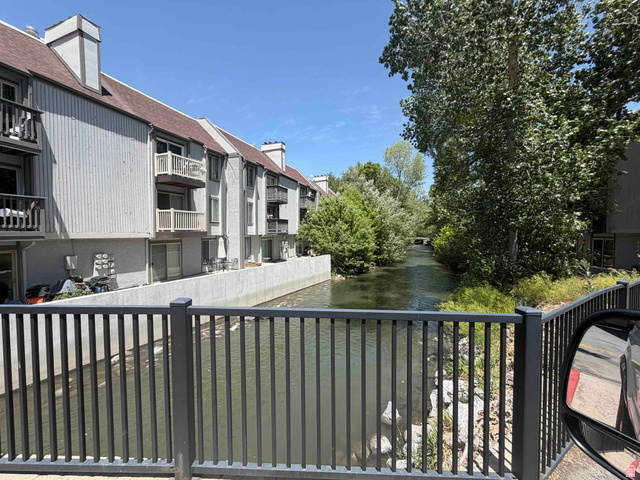 426 E Creekside Cir #B — photo
