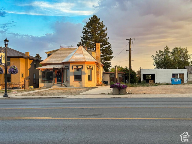 235 W Main St — photo