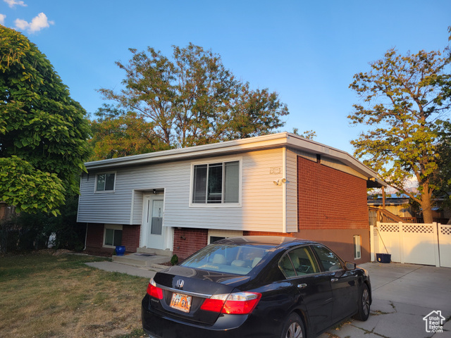 4533 S Knightsbridge Rd — photo