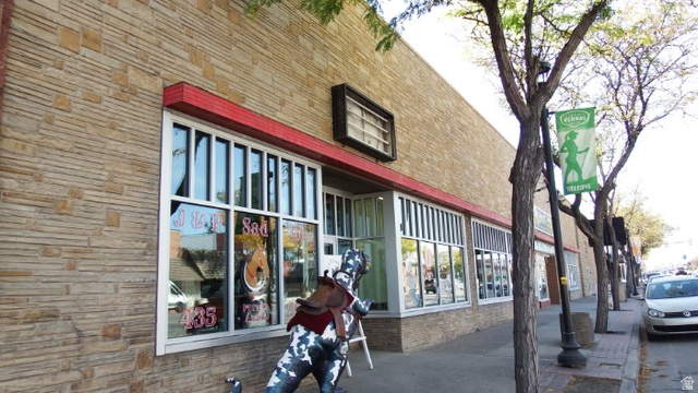 25 W Main St — photo