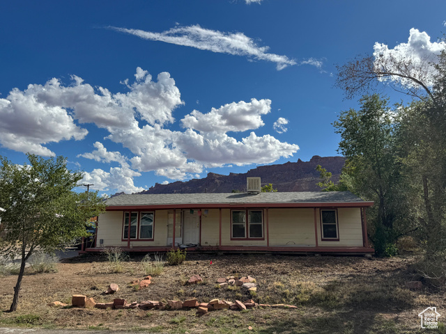 1414 E Huntcreek Dr — photo
