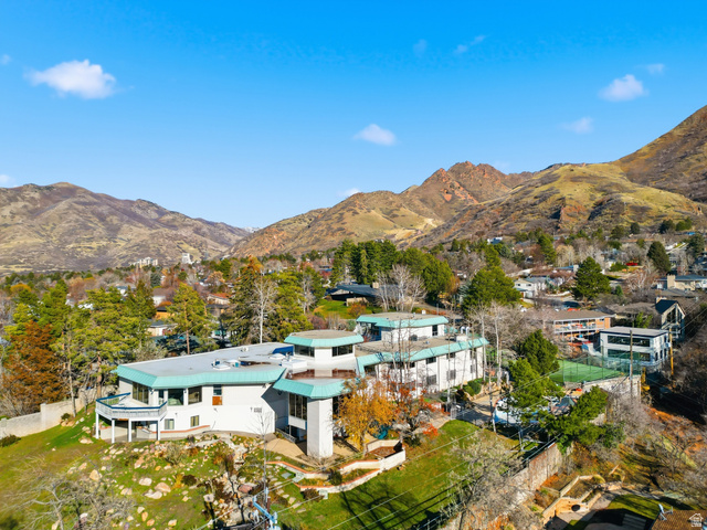 2790 E Lancaster Dr — photo