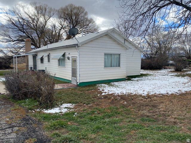 145 W 2000 S — photo