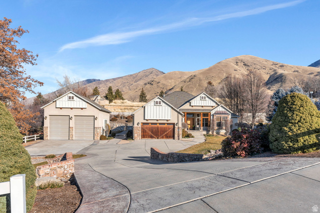 1052 S Cove Dr — photo