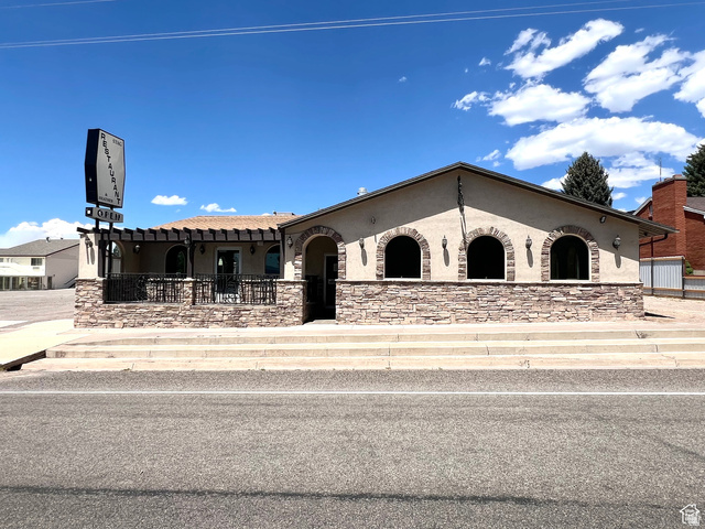240 W Main St — photo