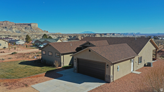 1095 E Canyon Dr — photo