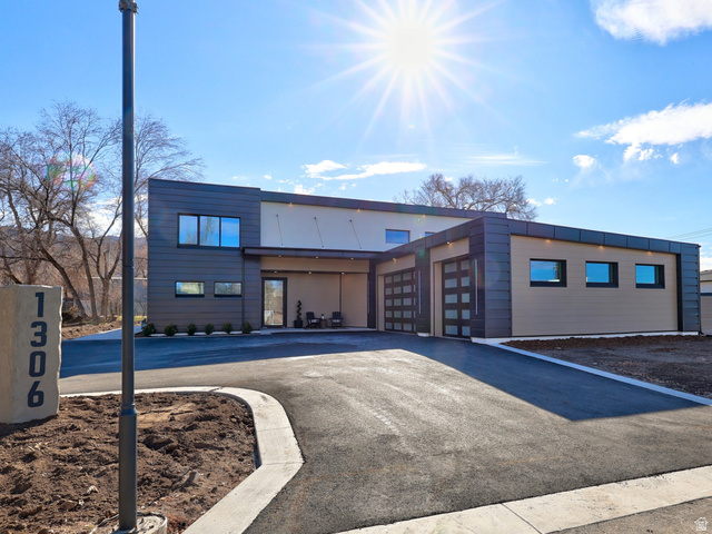 1306 E Victor Ln — photo