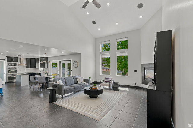 74 E 800 S — photo