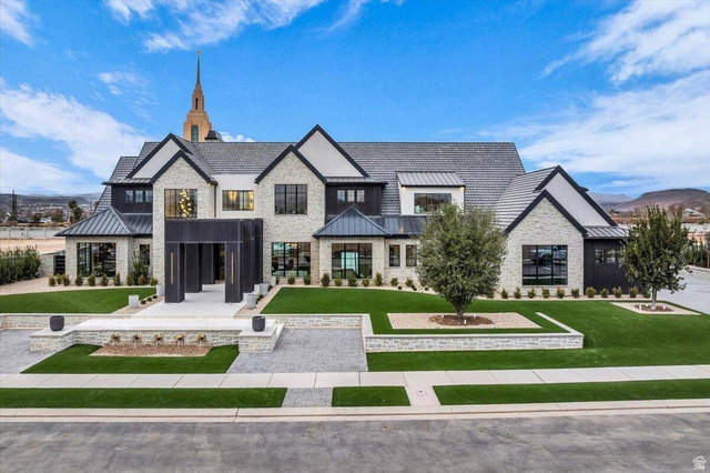 3155 E Hinckley — photo