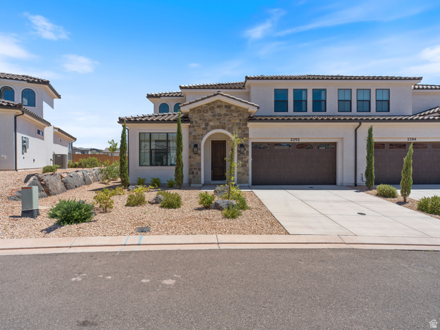 2292 E Arena Roja Dr — photo