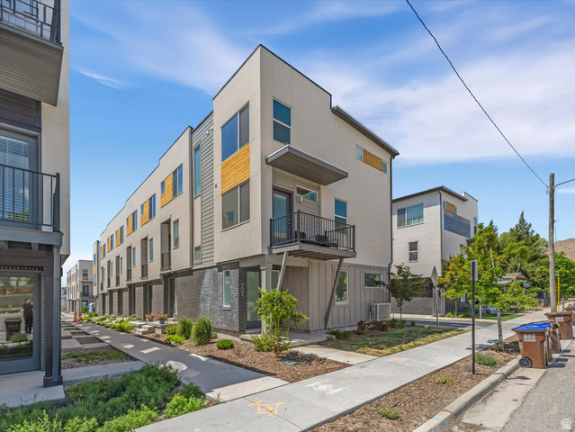 301 W Azure Sky Ln — photo