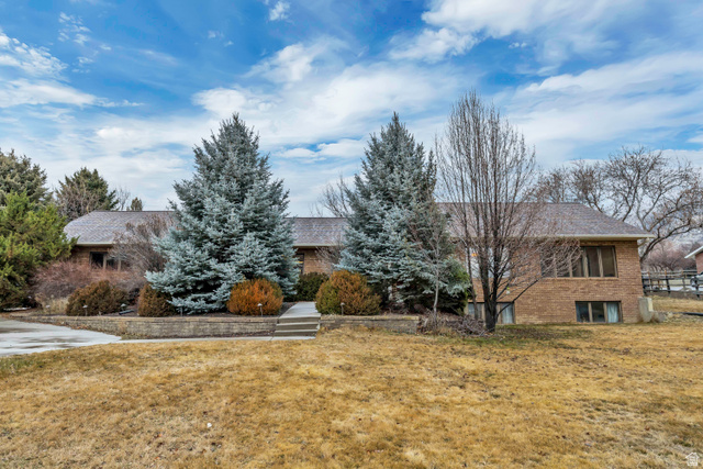887 E Village Way — photo