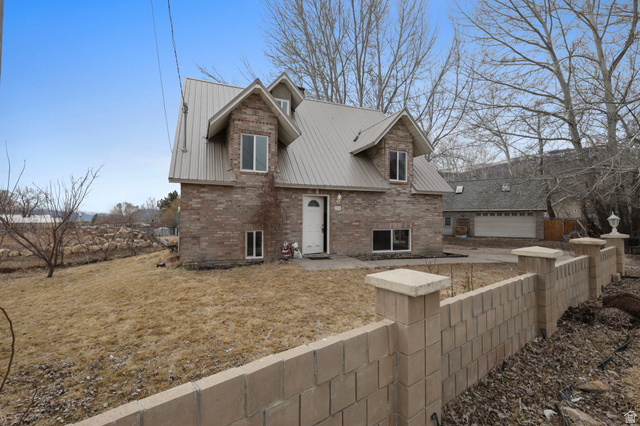 211 W 400 S — photo