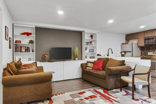 1441 W Arthur Dr — photo