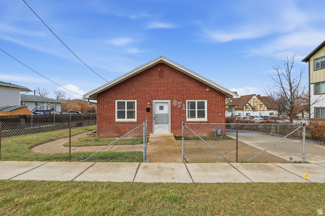 871 N 700 E — photo