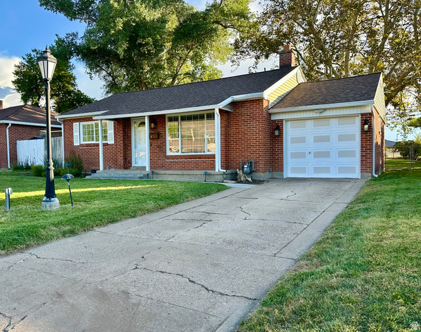 571 E Ben Lomond Ave — photo
