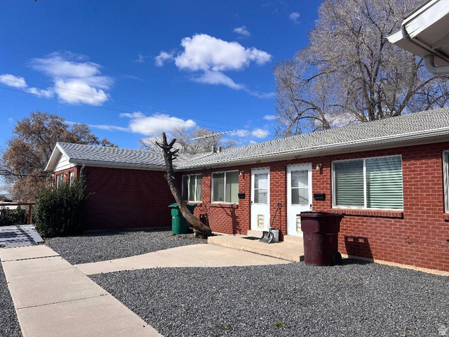 5619 S 2200 W — photo