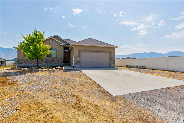 4364 N Rose Springs Rd — photo