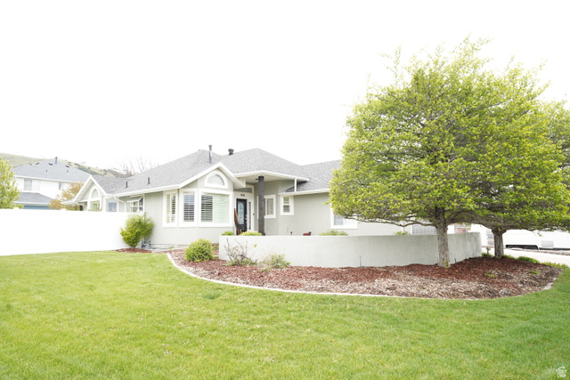 818 Summit Dr — photo