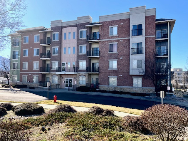 194 W Albion Village Way #303 — photo
