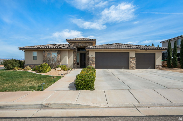 3114 E Seegmiller Dr — photo