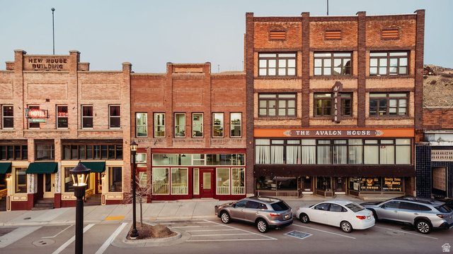 182 S. Main St — photo