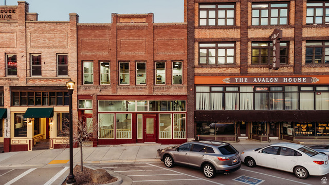 182 S. Main St — photo